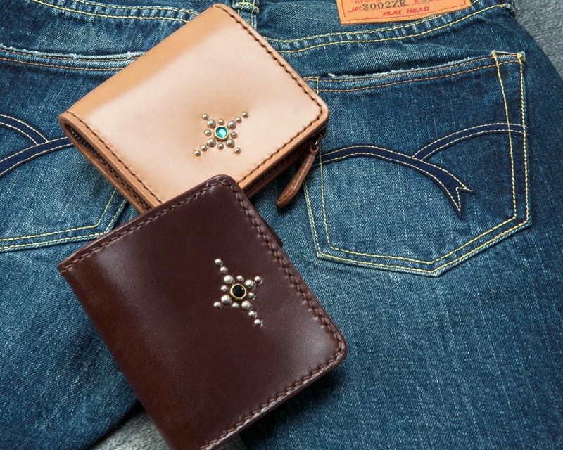.01 多脂革を使用したコンパクトサイズのウォレット