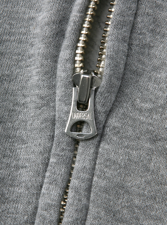 .04 UNIVERSAL ZIPPER