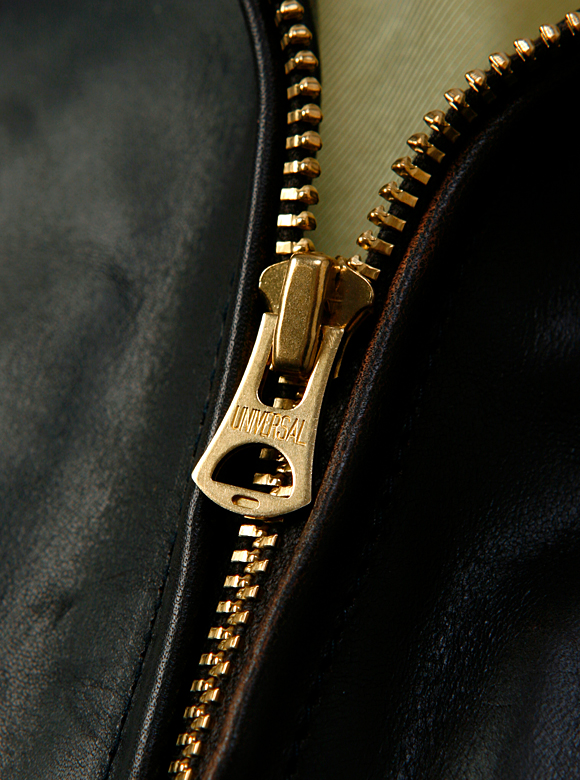 .04 UNIVERSAL ZIPPER