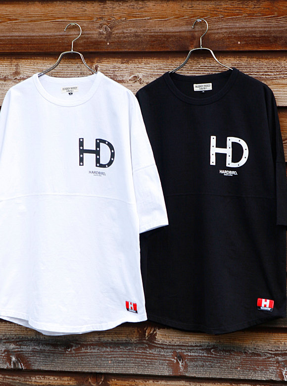 .01 HARDBIRDのHDロゴ入りビッグシルエットTシャツ