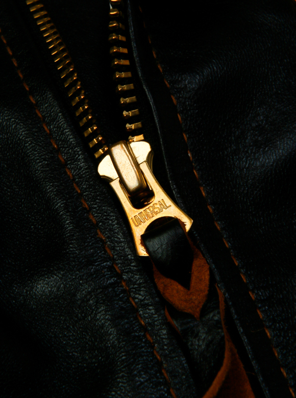 .04 UNIVERSAL ZIPPER