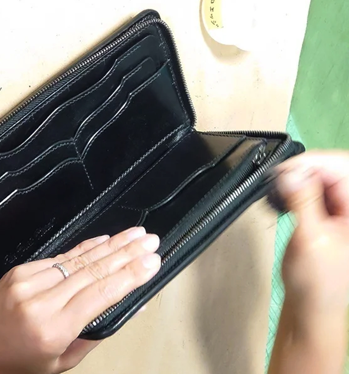 最終工程「コバ磨き」
