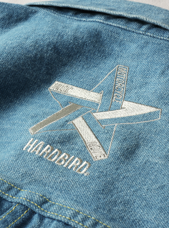 .03 レーヨン糸を使用したロゴ刺繍