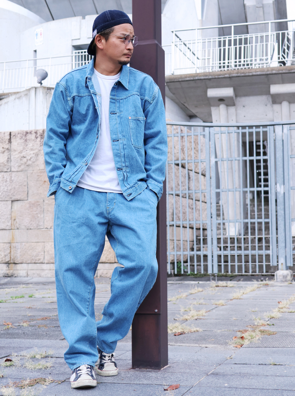 .01 ゆったりとしたシルエットのデニムセットアップ