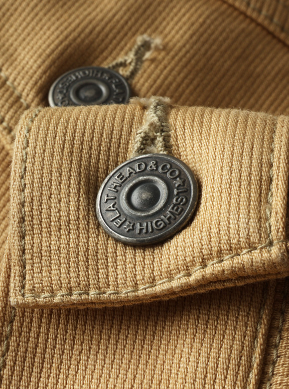 .04 経年変化が楽しめるオリジナル鉄ボタン